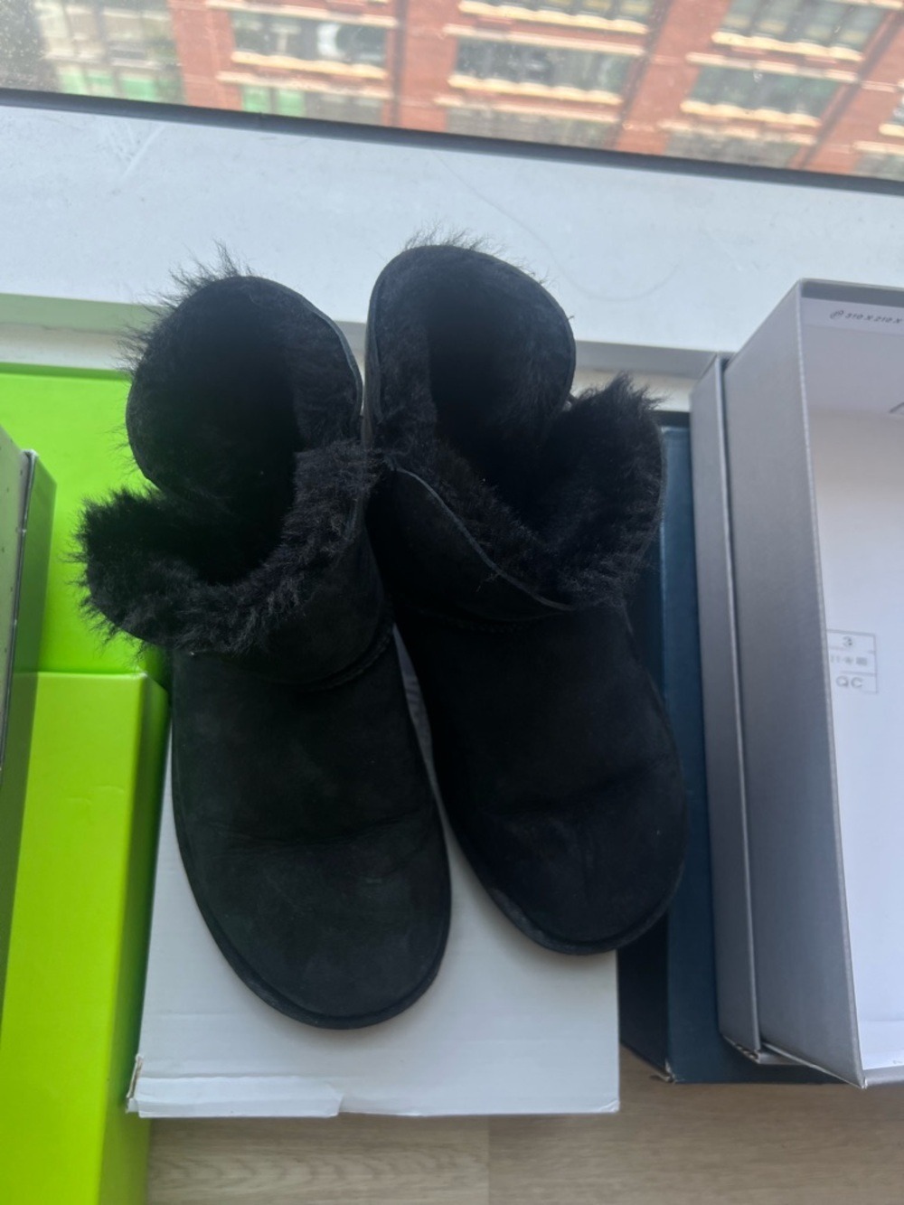 UGG Y2K Black Suede w Silver Star Charm Booties Snow Boots – Size 8 - Picture 4 of 6